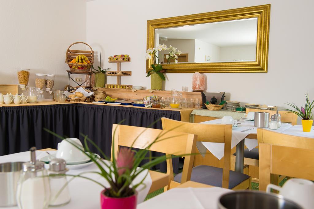 Hotel Leo Muehlhausen Exteriör bild