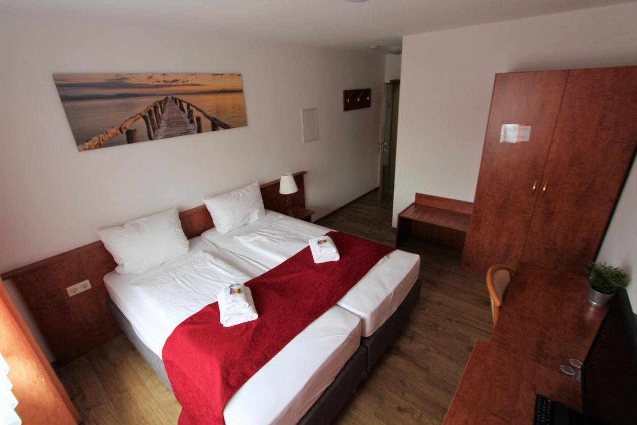 Hotel Leo Muehlhausen Exteriör bild
