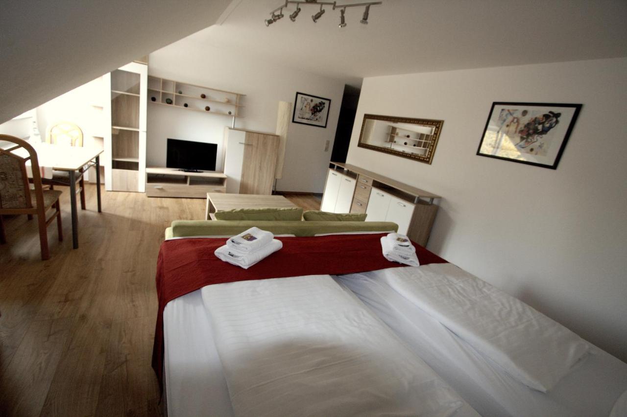 Hotel Leo Muehlhausen Exteriör bild