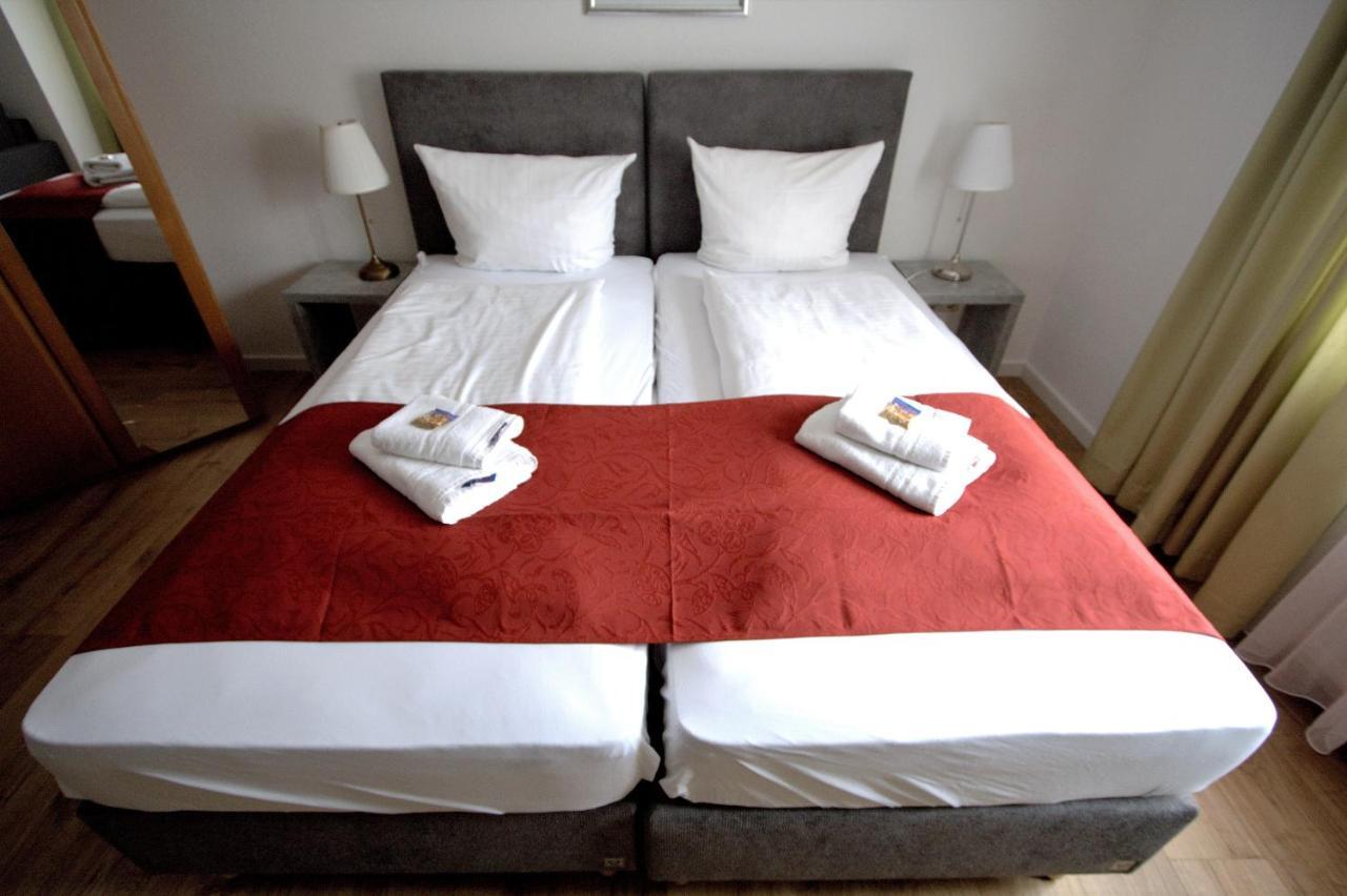 Hotel Leo Muehlhausen Exteriör bild