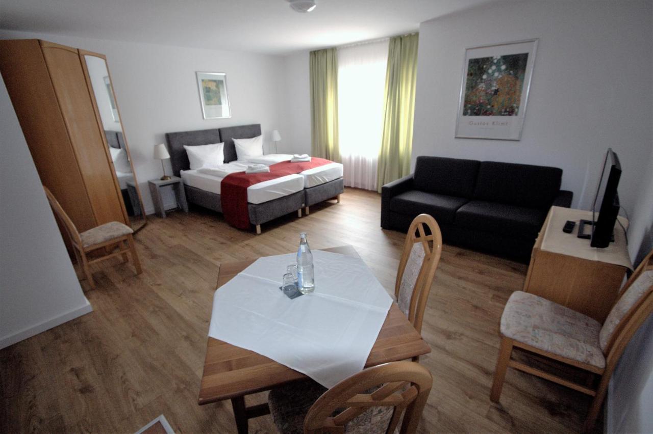 Hotel Leo Muehlhausen Exteriör bild